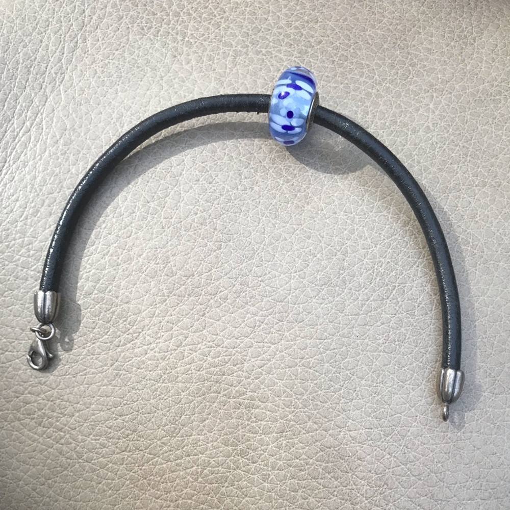 Pandora black leather bracelet w bead